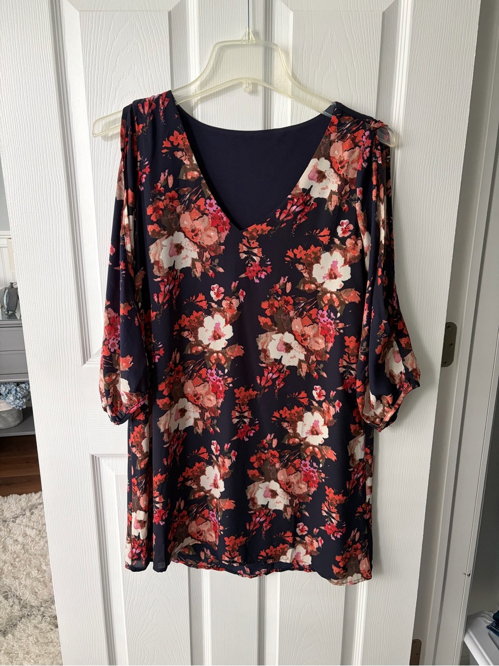 Women's Navy Floral V-Neck Dress